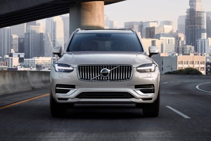 2021_volvo_xc90_4dr-suv_recharge-plug-in-hybrid-t8-inscription_f_oem_1_815x543