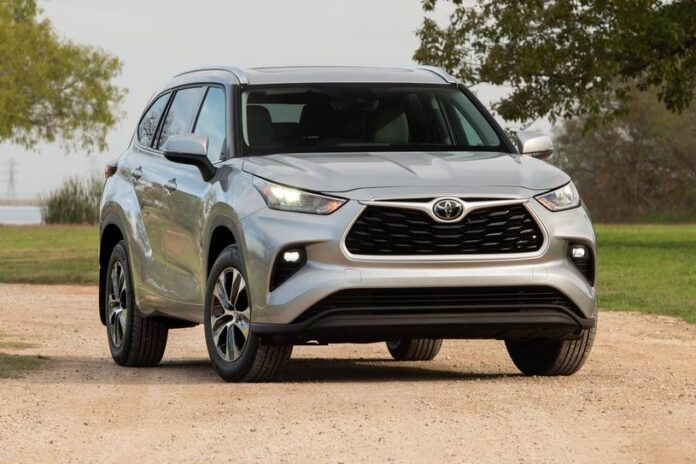 2021_toyota_highlander_4dr-suv_xle_fq_oem_5_815x543